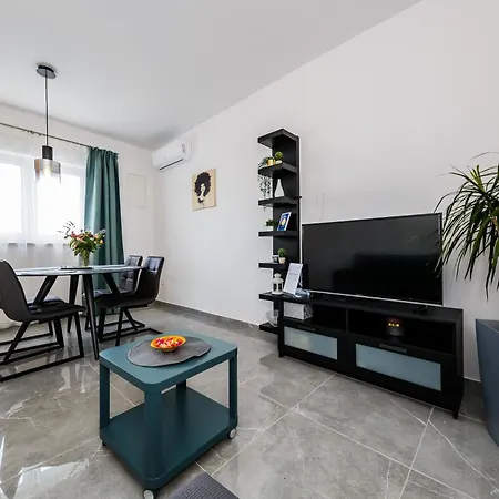Apartment Ujakovic Kastela