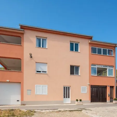 Ujakovic Apartment Kastela