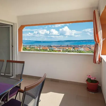 Apartment Ujakovic Kastela