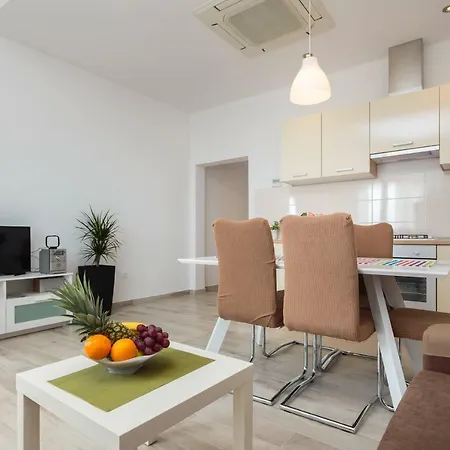 Apartament Ujakovic Kaštela