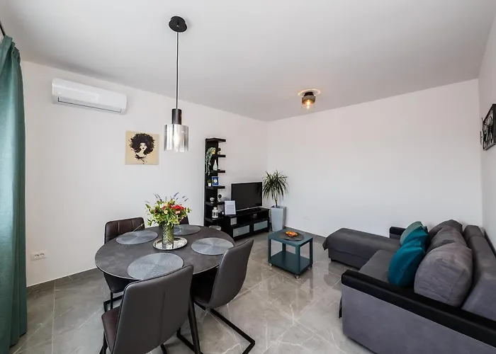 Ujakovic Lejlighed Kaštela